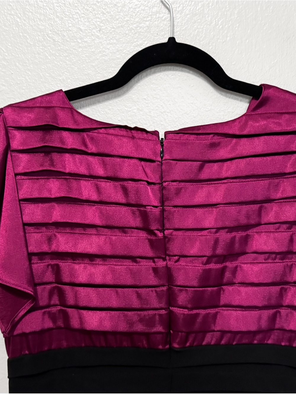 Signature by Sangria Magenta & Black Flutter-Sleeve Dress Size 12 - Picture 7 of 9